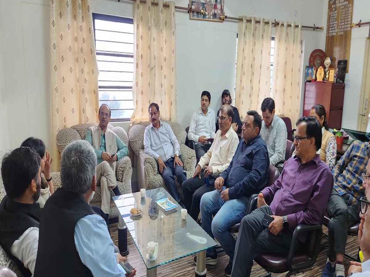 पौड़ी परिसर में घटती छात्र संख्या में कुलपति ने जताई चिंता